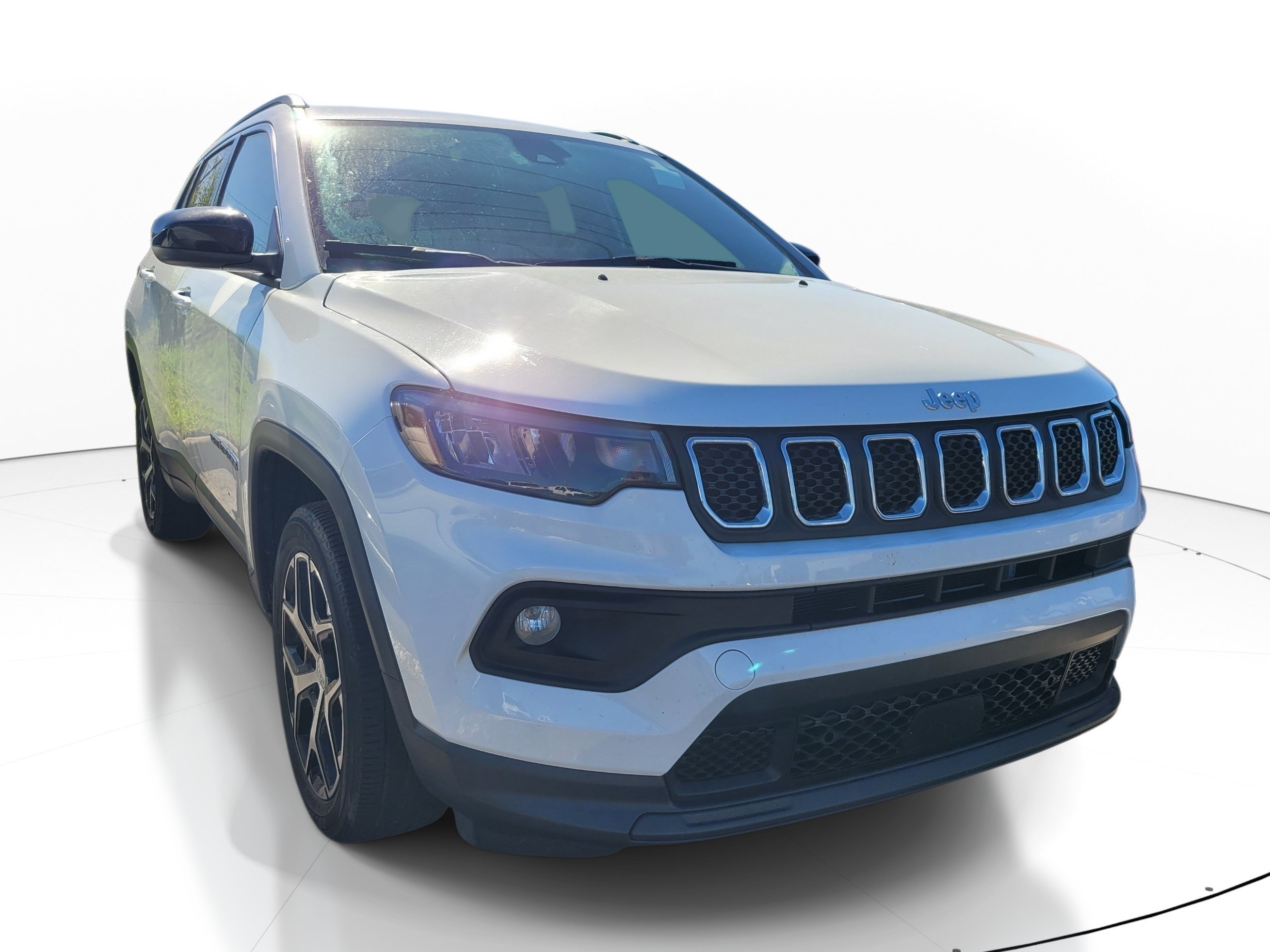 Used 2024 Bright White Clearcoat Jeep Latitude image 1