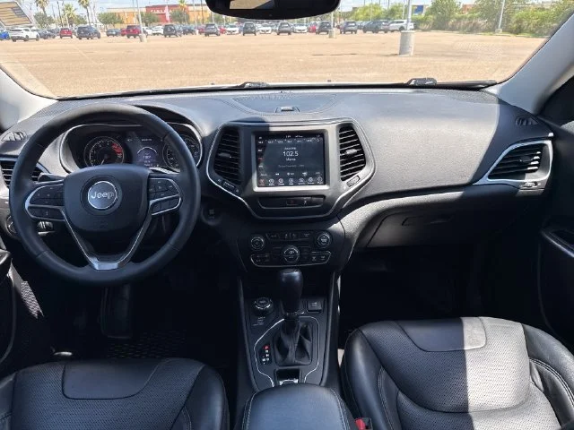 Used 2022 White Jeep Latitude Lux image 12
