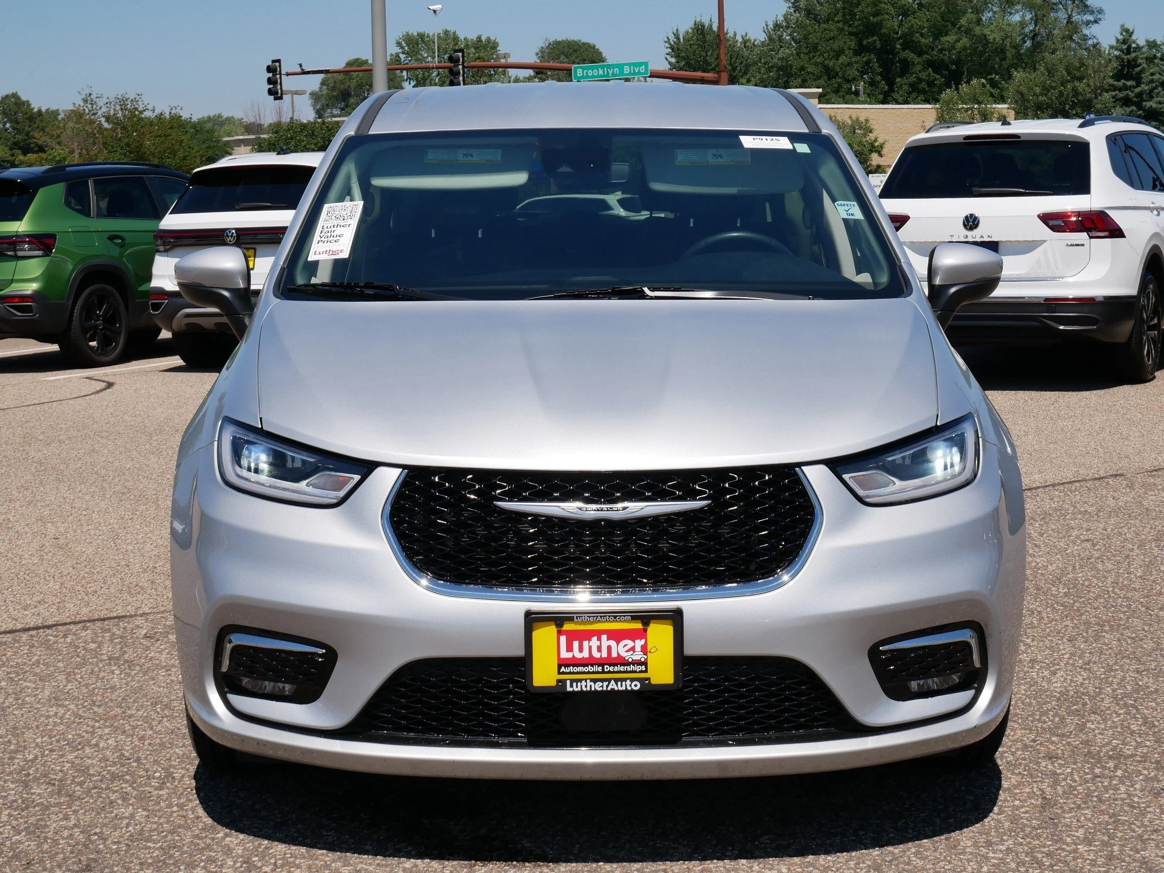Used 2023 Chrysler Pacifica Touring L with VIN 2C4RC1BG6PR607275 for sale in Brooklyn Center, Minnesota