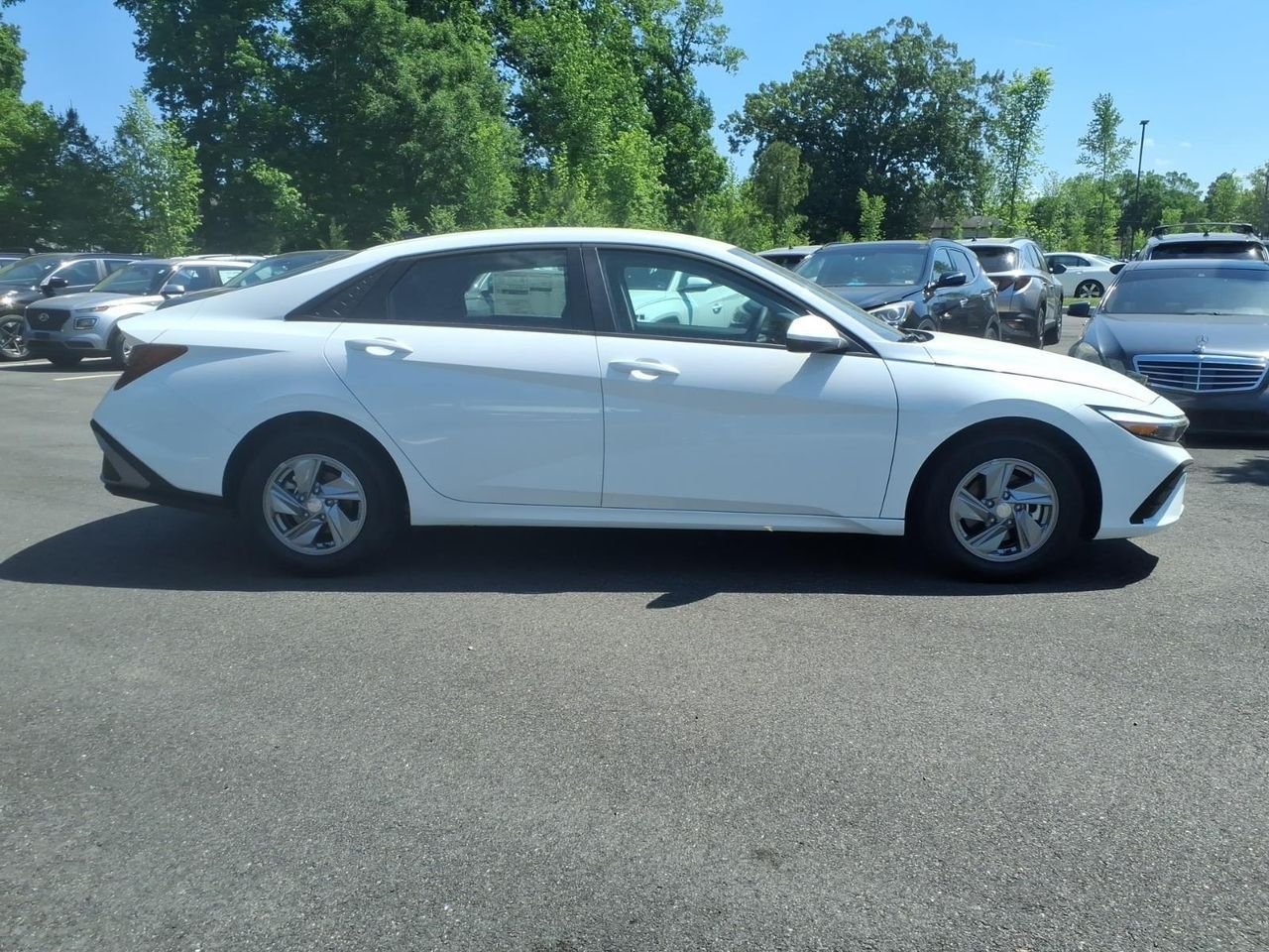New 2026 Serenity White Hyundai SE image 5