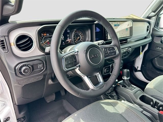 New 2025 Bright White Clear-Coat Exterior Paint Jeep Sahara image 6