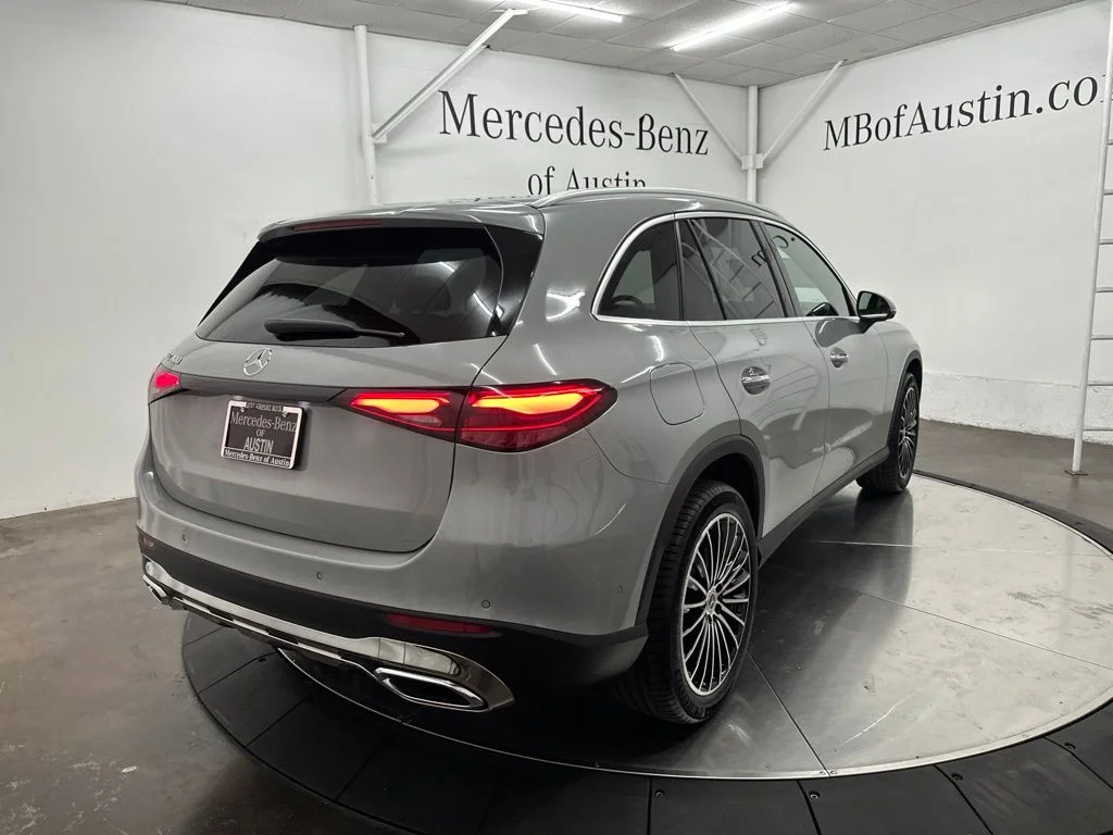 New 2027 White Mercedes-Benz GLC 300 image 7