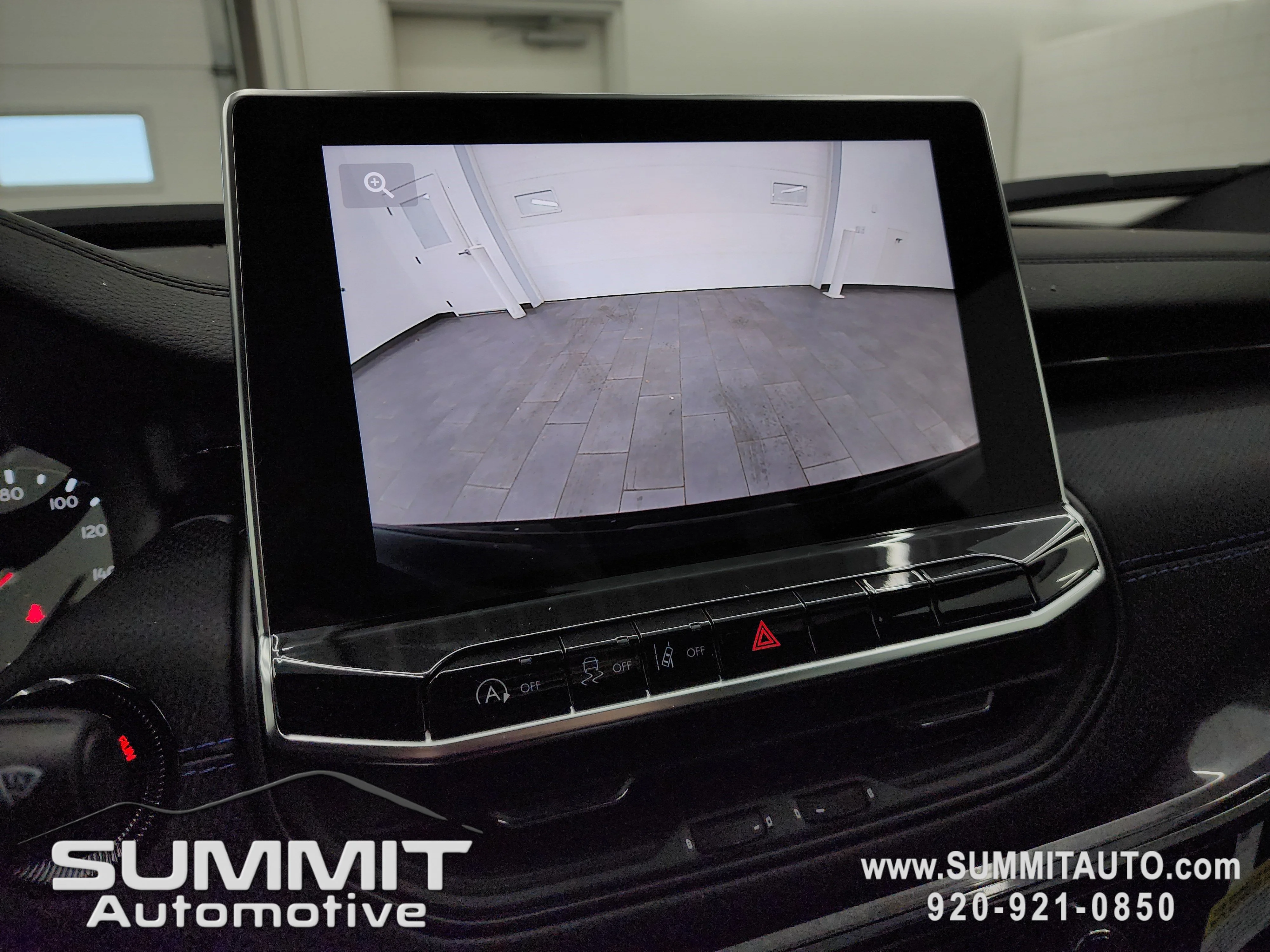 New 2026 Diamond Black Crystal Pearlcoat Jeep Latitude image 15