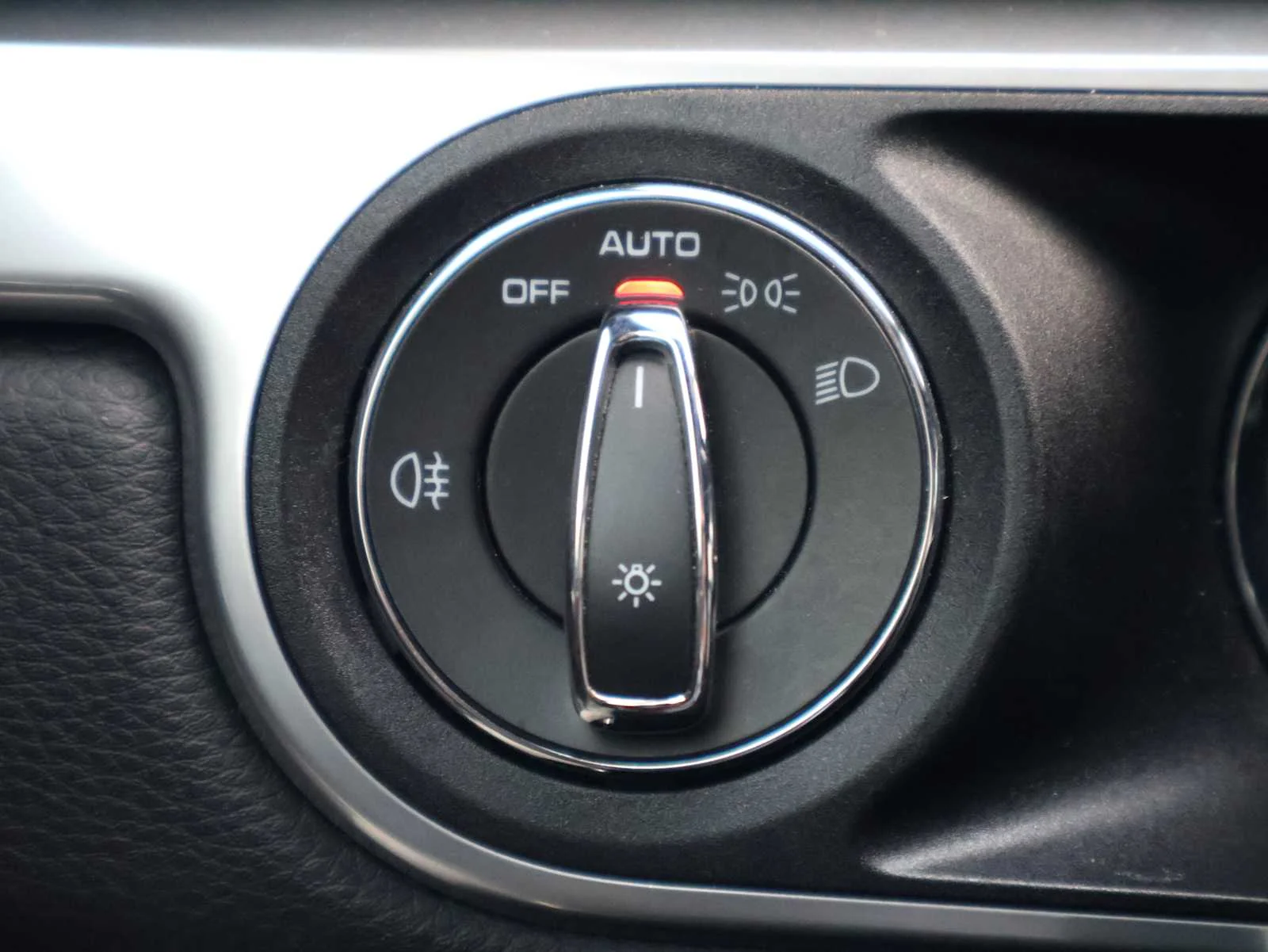 Used 2018 White Porsche  image 21