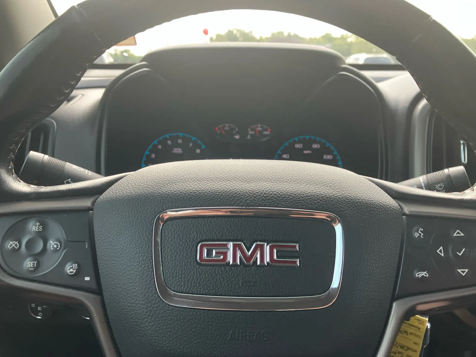Used 2021 Summit White GMC 4WD AT4 w/Leather image 17