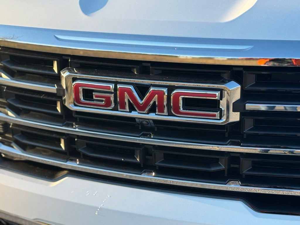 New 2026 Summit White GMC Elevation image 6