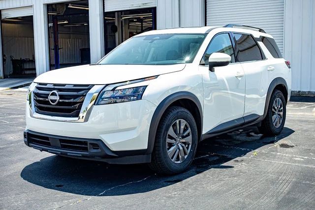 2024 Nissan Pathfinder SV