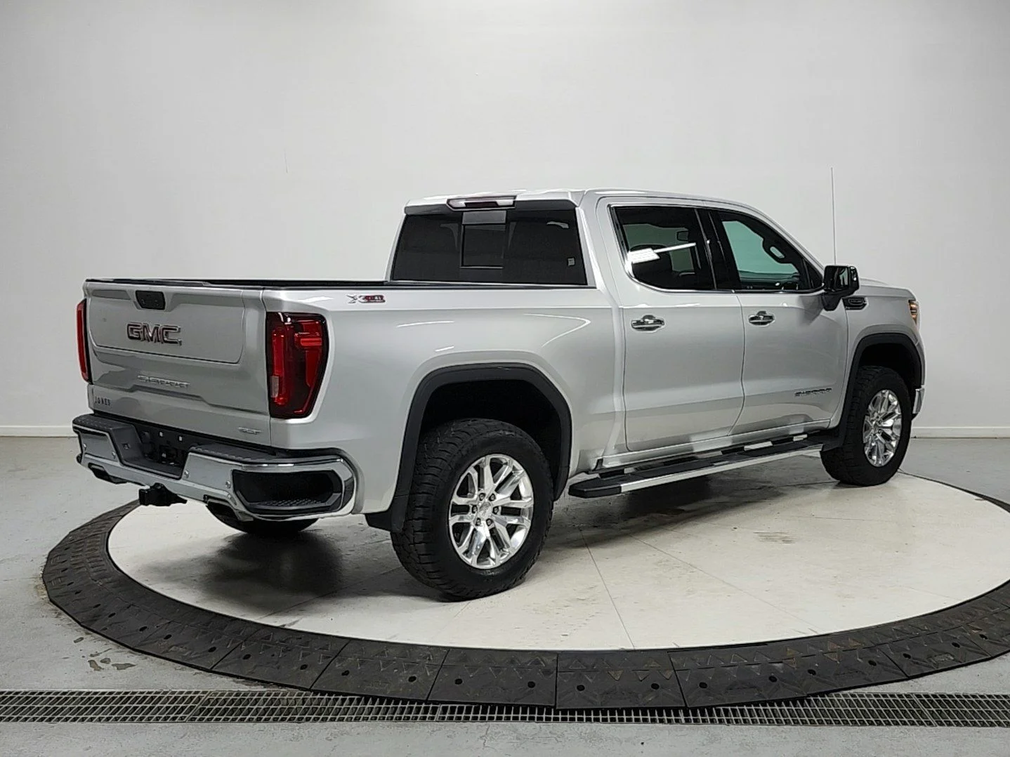 Used 2021 Quicksilver Metallic GMC SLT image 7