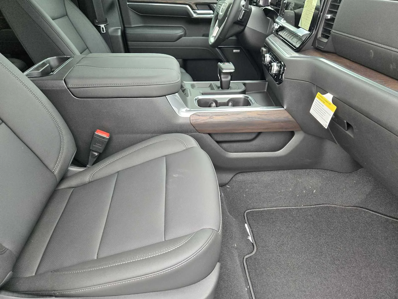 2026 GMC Sierra 1500 SLT - Photo 9