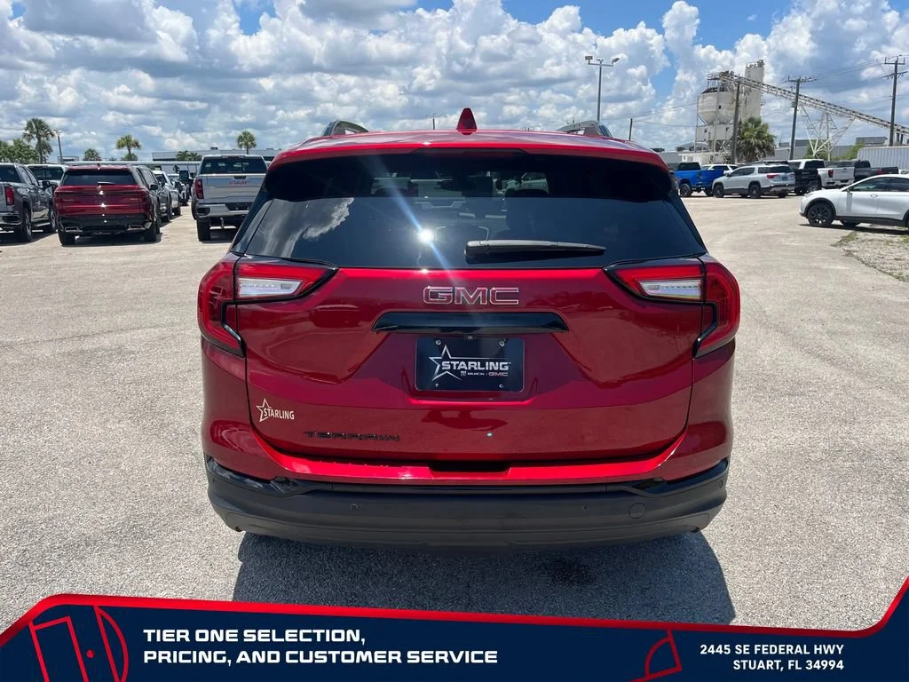 Used 2024 Volcanic Red Tintcoat GMC SLT image 6