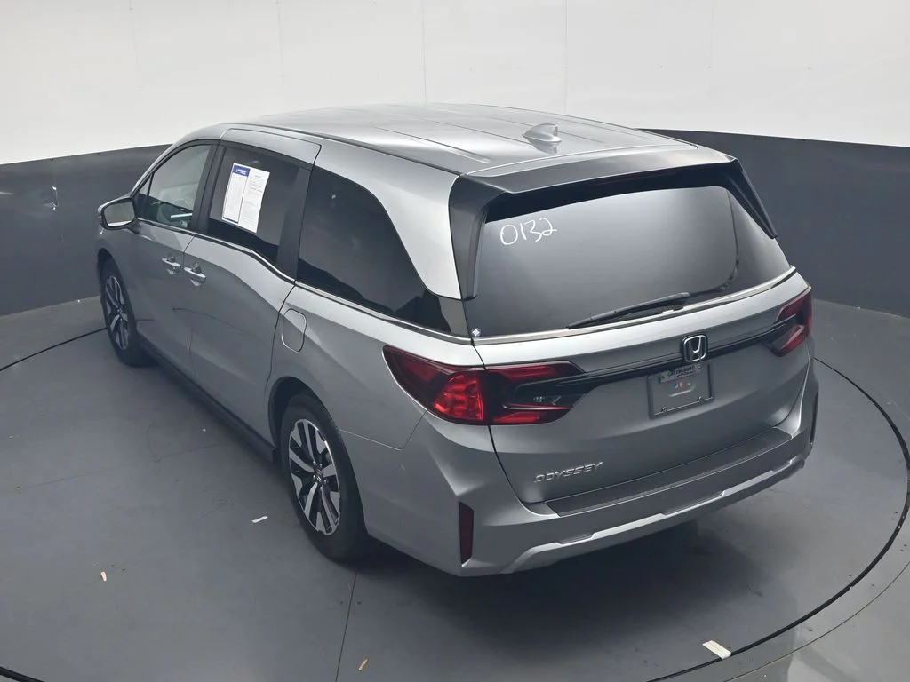 Used 2025 Solar Silver Metallic Honda EX-L image 36