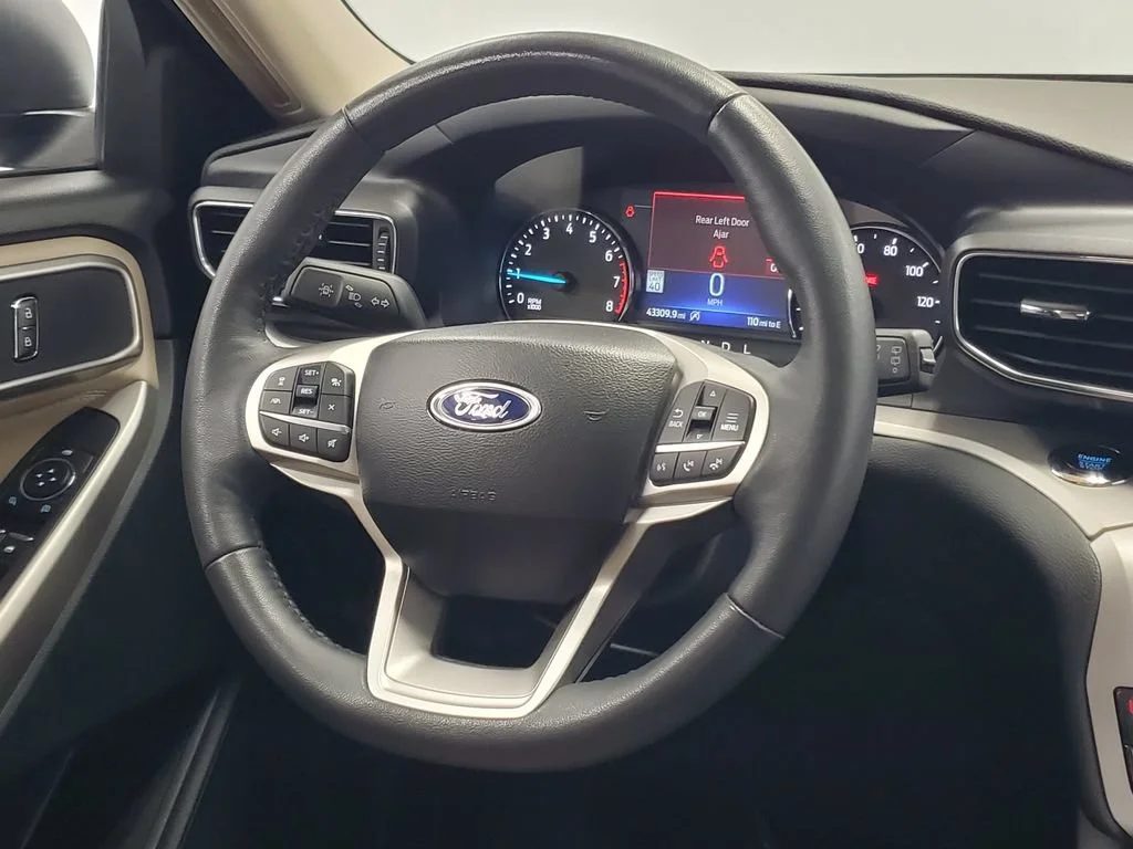Used 2024 Black Ford XLT image 23