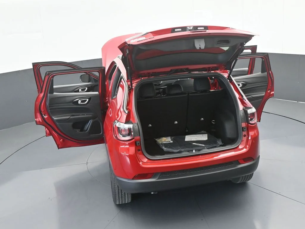 New 2026 Red Hot Pearlcoat Jeep Latitude image 60