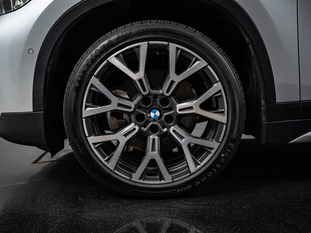 Used 2021 Glacier Silver Metallic BMW sDrive28i image 13