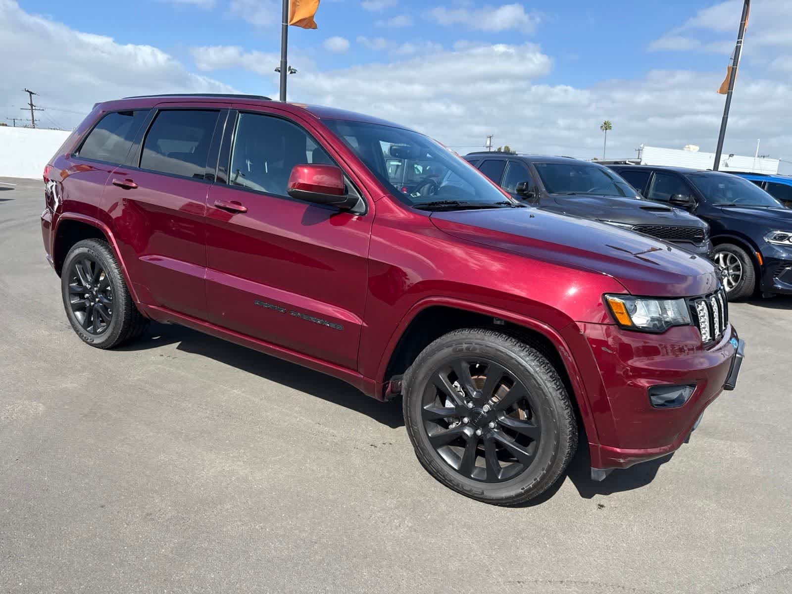 Used 2017 Velvet Red Pearlcoat Jeep Altitude image 9