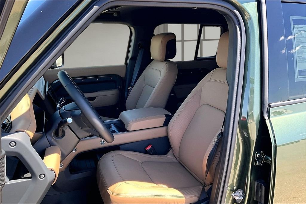New 2026 Woolstone Green Metallic Land Rover X-Dynamic SE image 9