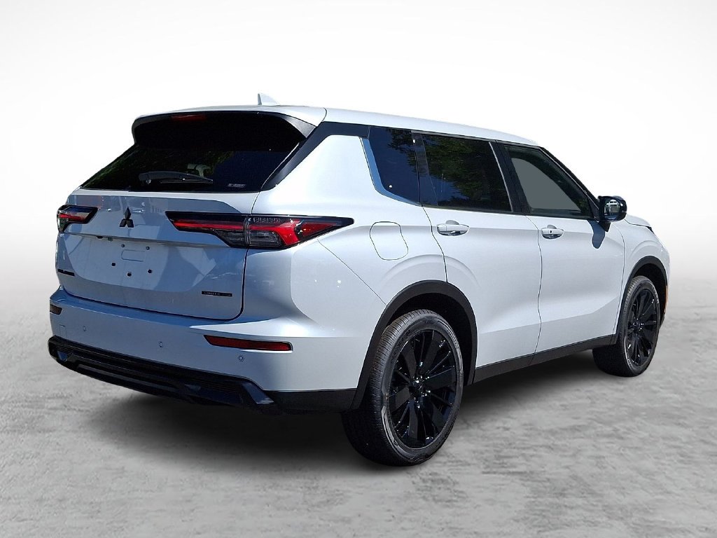New 2026 White Mitsubishi LE 1.5T S-AWC image 4