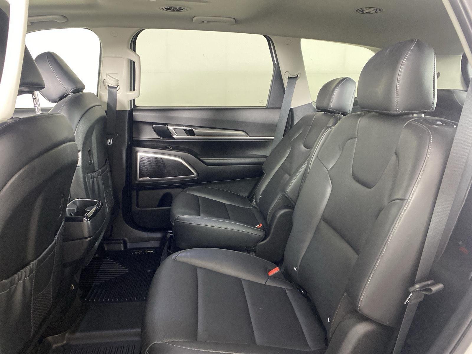 Used 2020 Snow White Pearl Kia  image 23