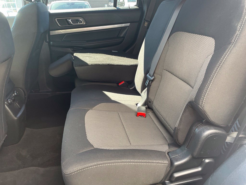 Certified Used 2019 White Platinum Clearcoat Metallic Ford XLT image 25