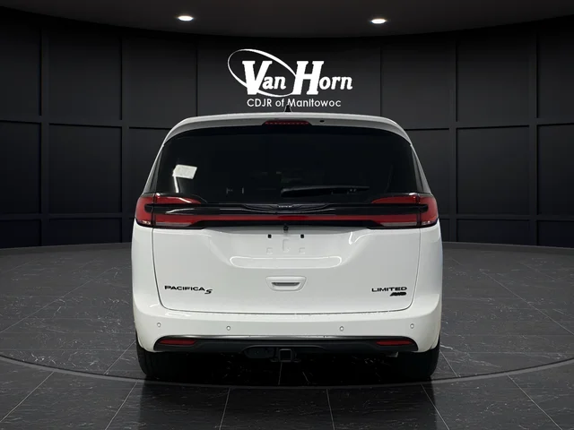 New 2026 Bright White Clear-Coat Exterior Paint Chrysler Limited image 14