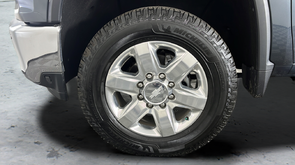 Used 2020 Shadow Gray Metallic Chevrolet LTZ image 39