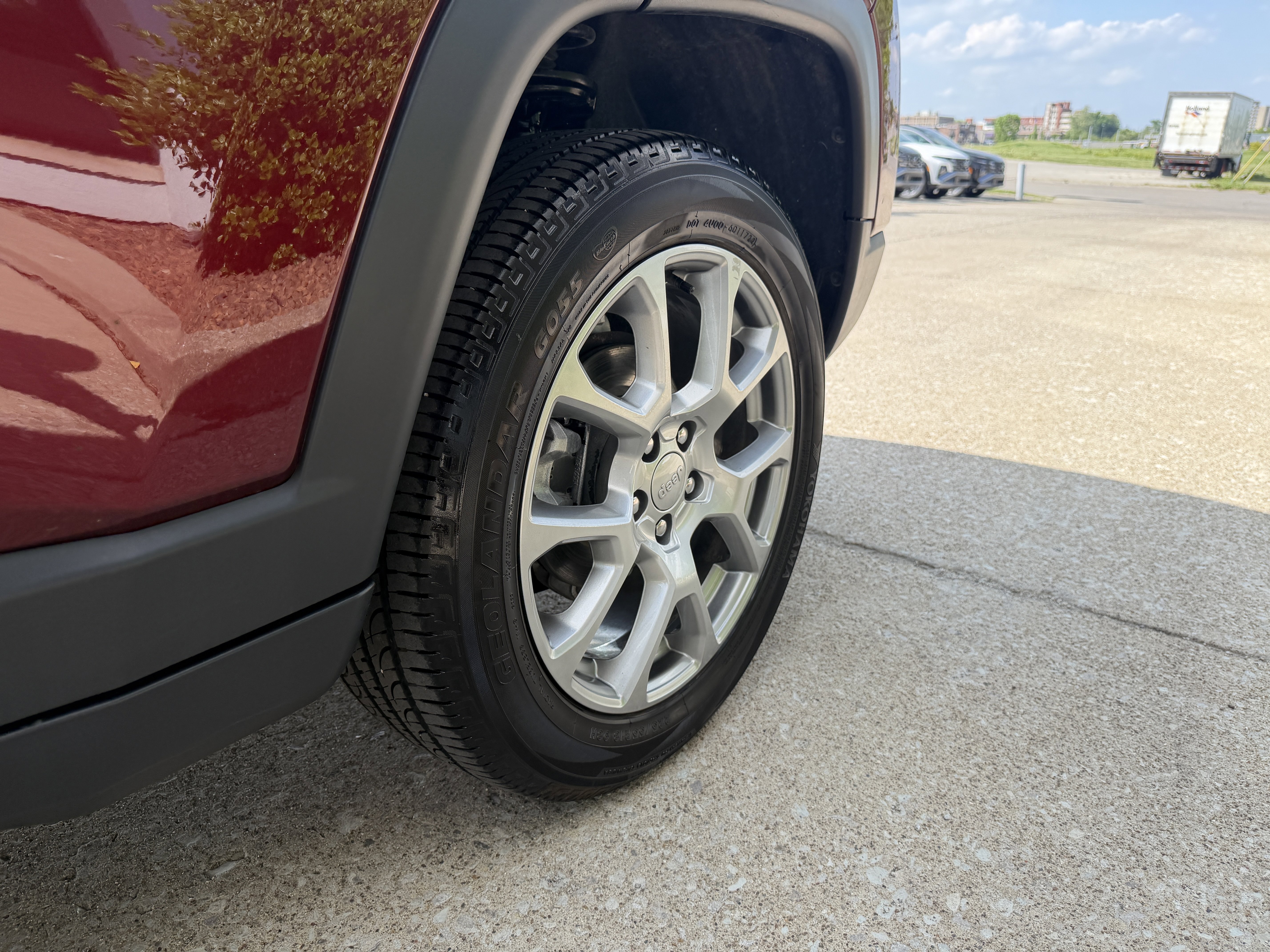 Used 2022 Velvet Red Pearlcoat Jeep Latitude Lux image 11