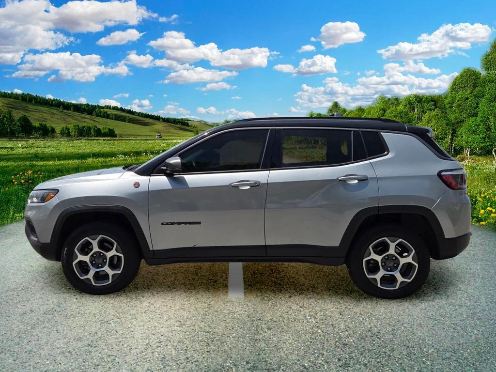 Used 2022 Silver Jeep Trailhawk image 3