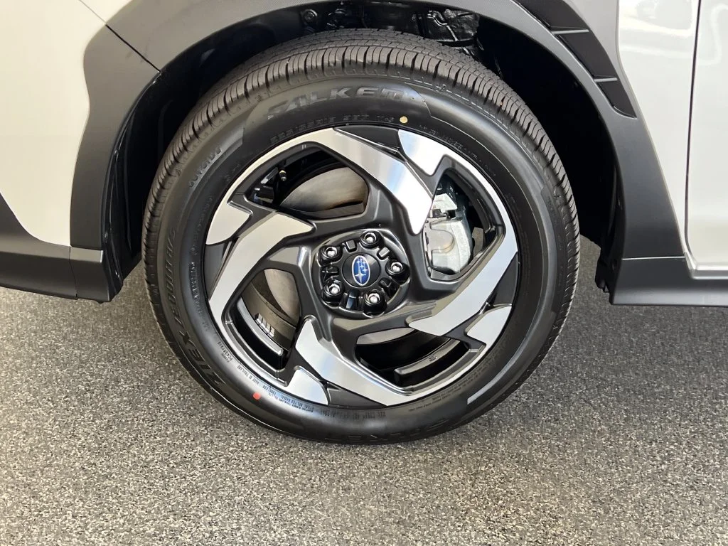 New 2026 CRYSTAL WHITE PEARL Subaru Limited Hybrid image 28