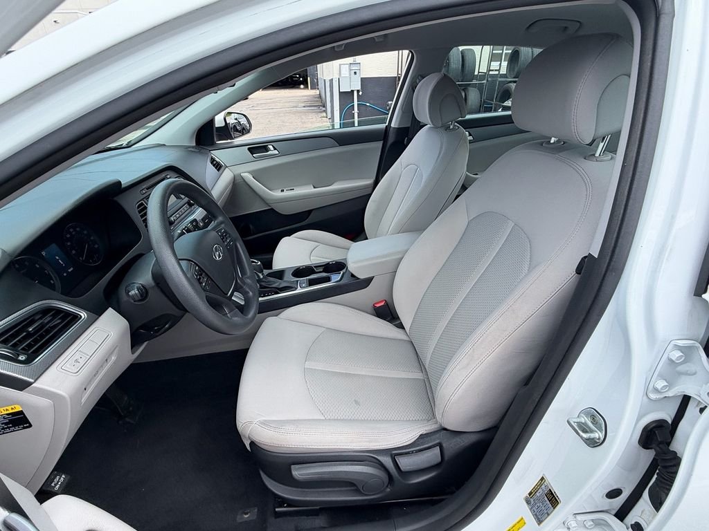 Used 2015 White Hyundai SE image 10