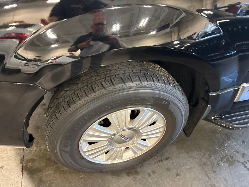 Used 2007  Lincoln Base image 3