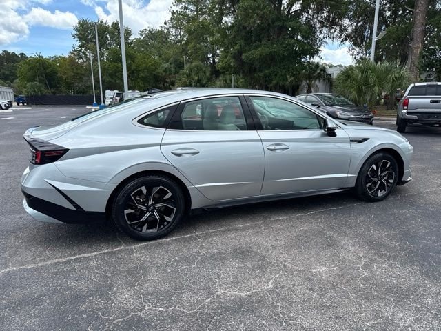Used 2025 Silver Hyundai SEL image 6