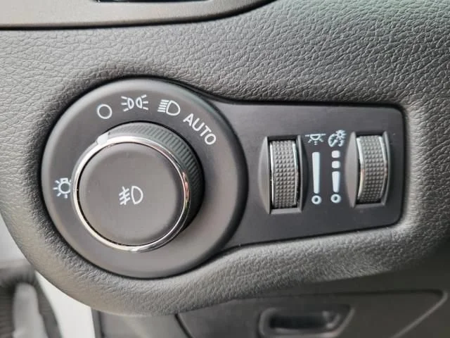 Used 2022 White Jeep Trailhawk 4x4 image 21