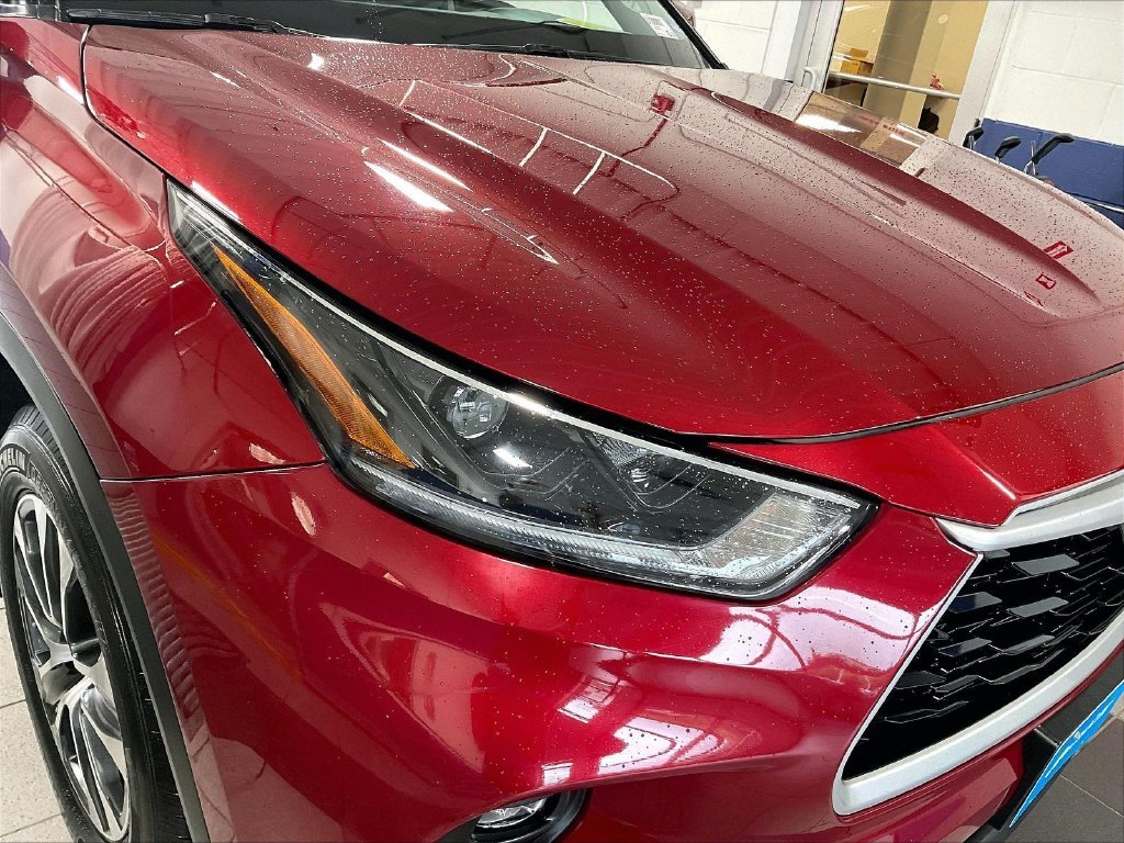 Used 2021 Pearl Toyota XLE image 33
