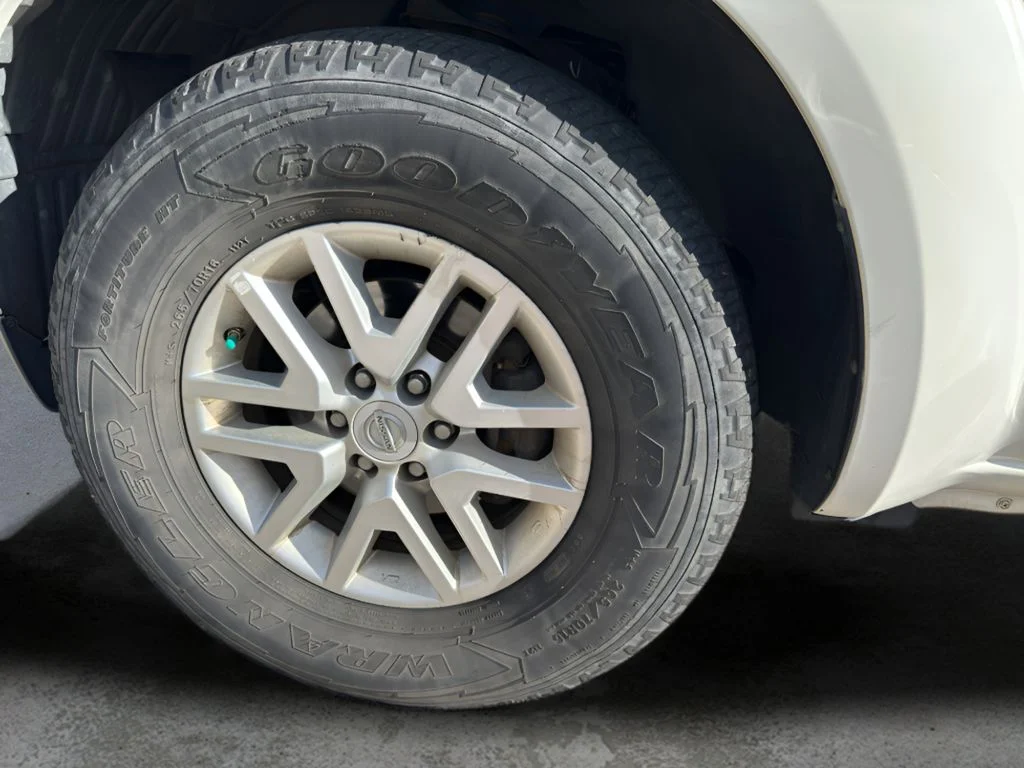 Used 2016 Glacier White Nissan SV image 14
