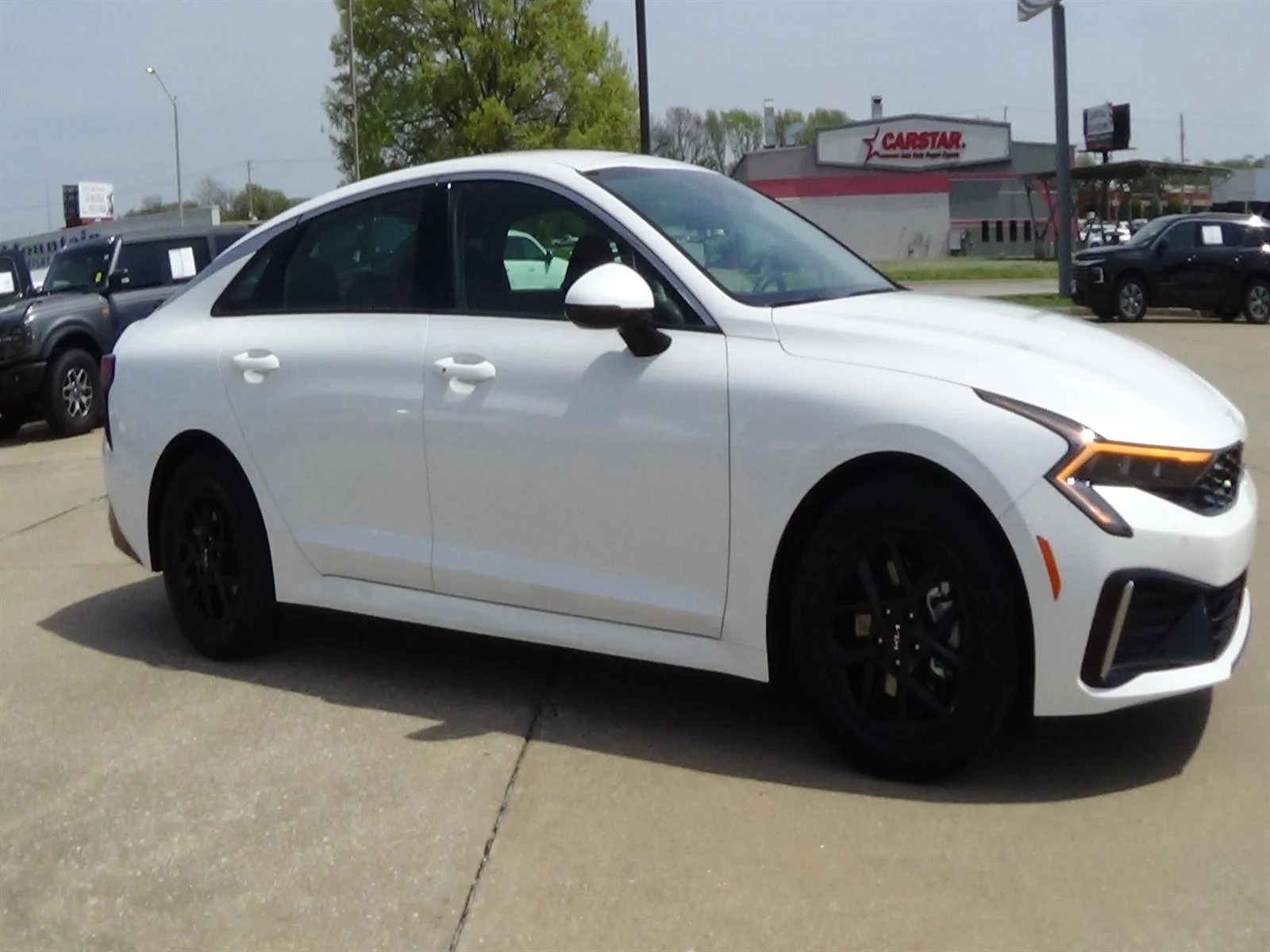Used 2025 Snow White Pearl (swp) Kia LXS image 5