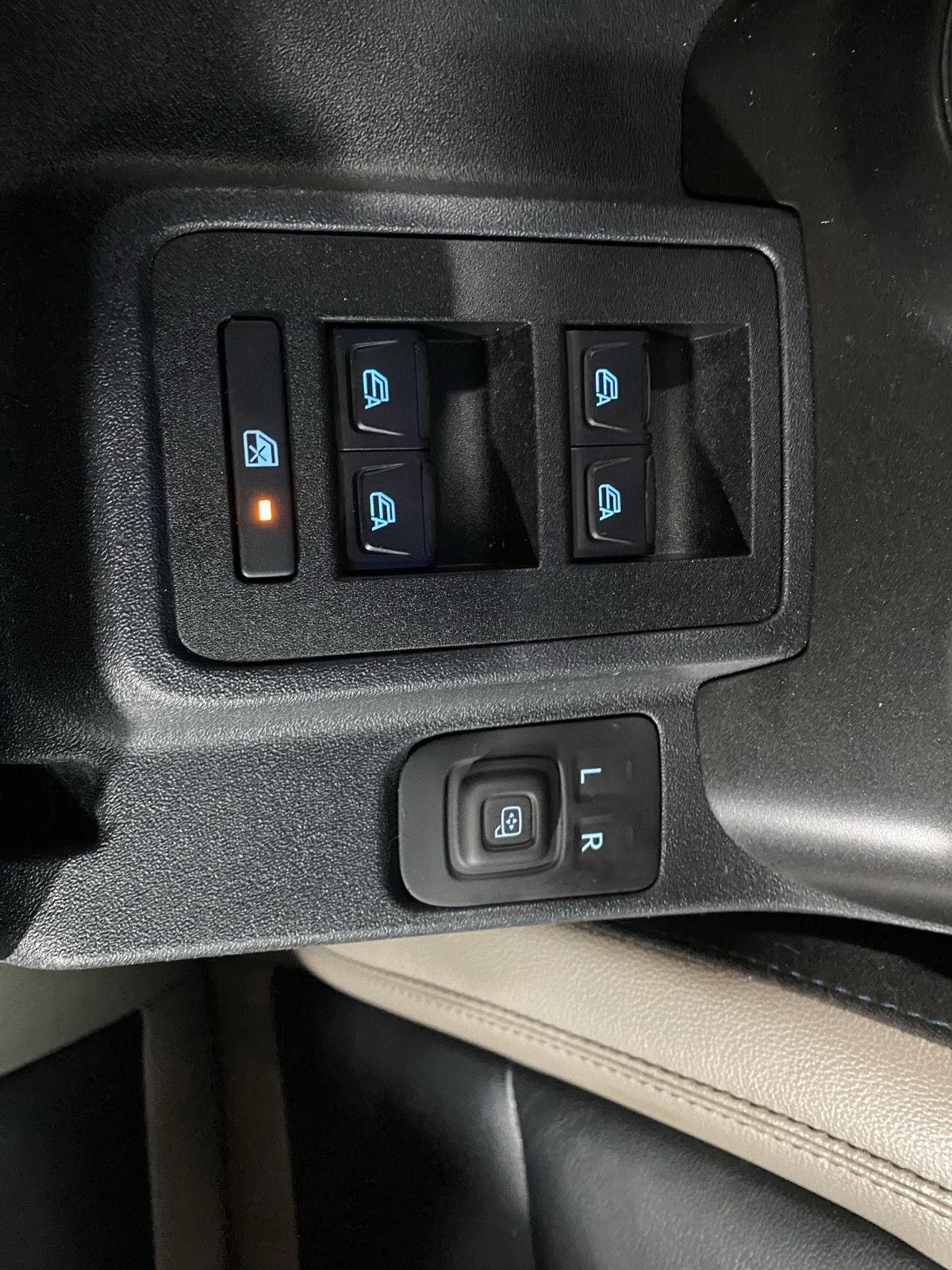 Used 2022 Eruption Green Ford Wildtrak Advanced image 32