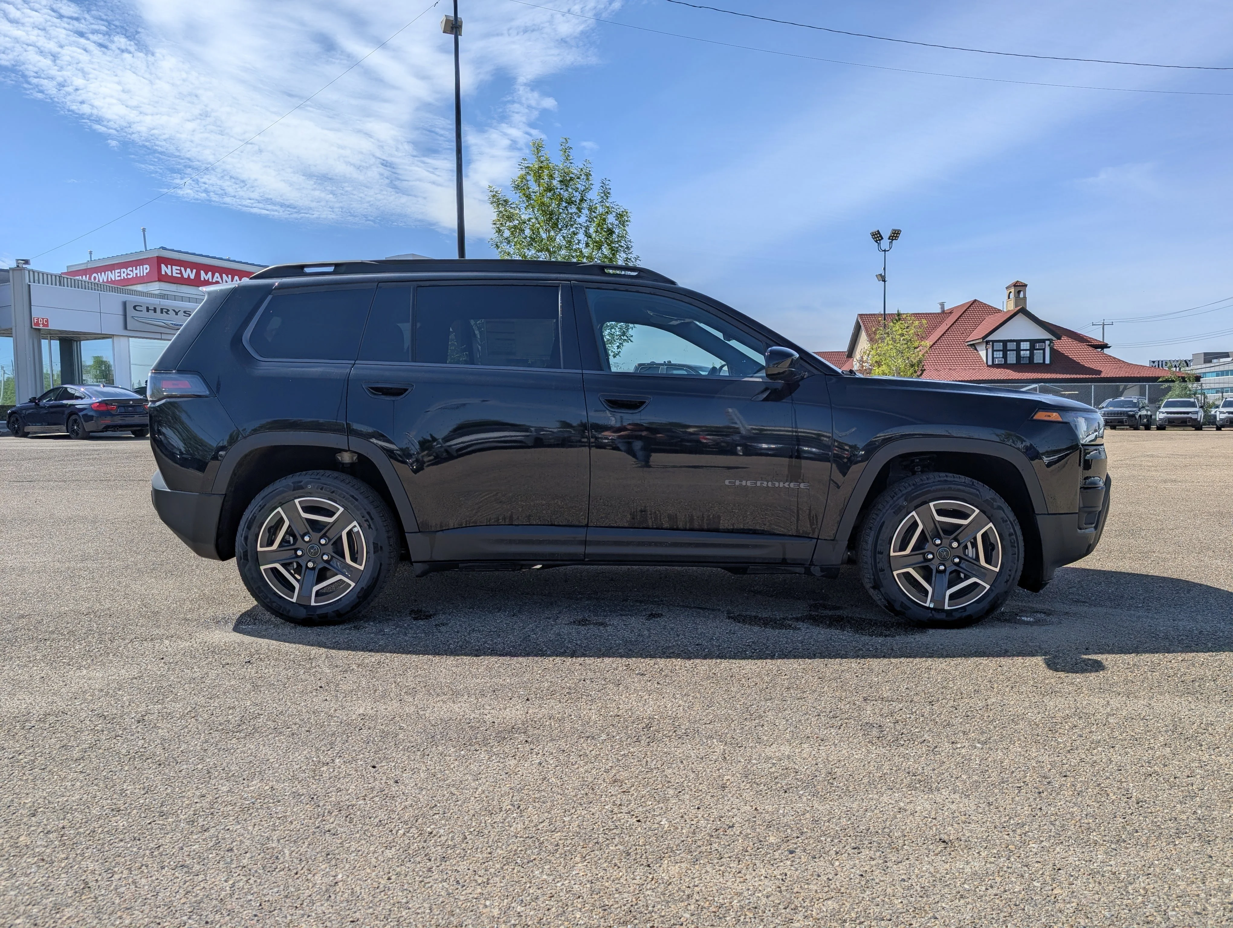 New 2026 Diamond Black Crystal Pearl Jeep Laredo image 8