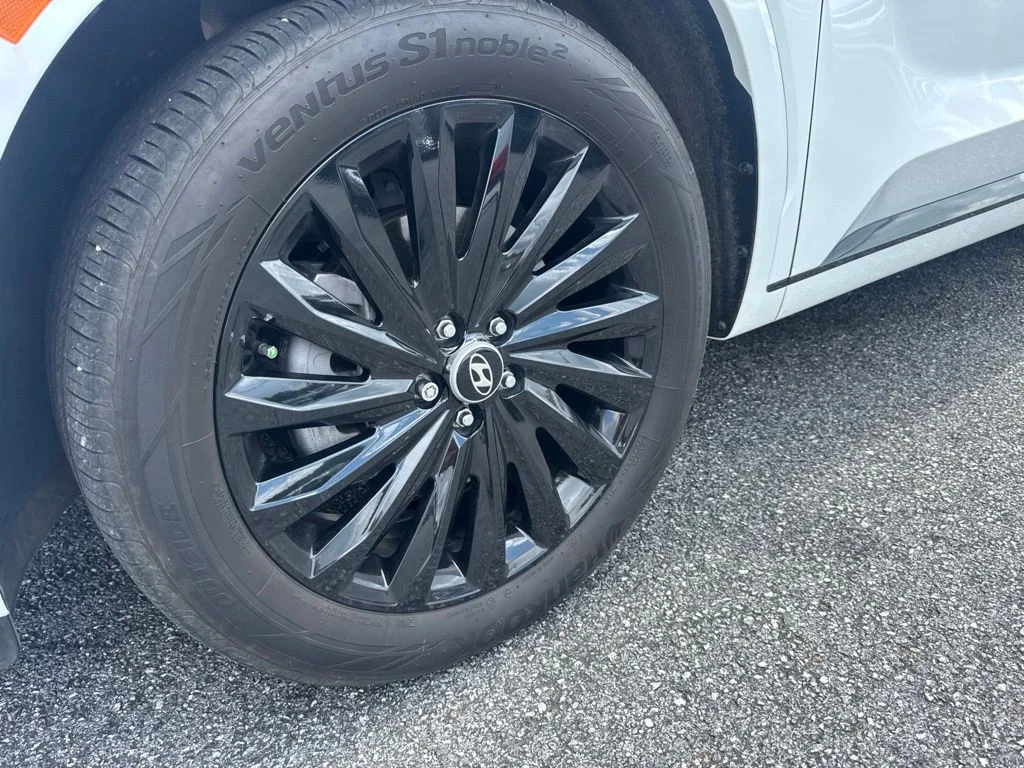 Used 2025 White Hyundai Calligraphy Night Edition image 7