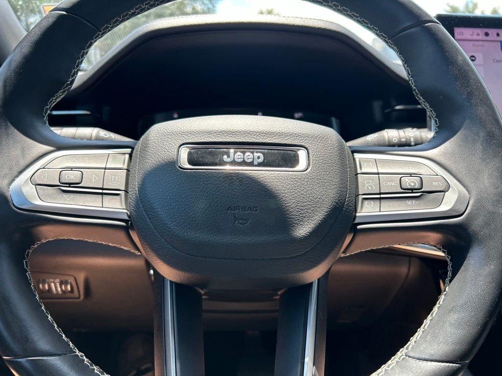 Used 2022 Silver Jeep Limited image 22