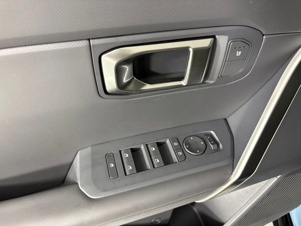 New 2027 Frost Blue / Black Roof Kia X-Line S image 20