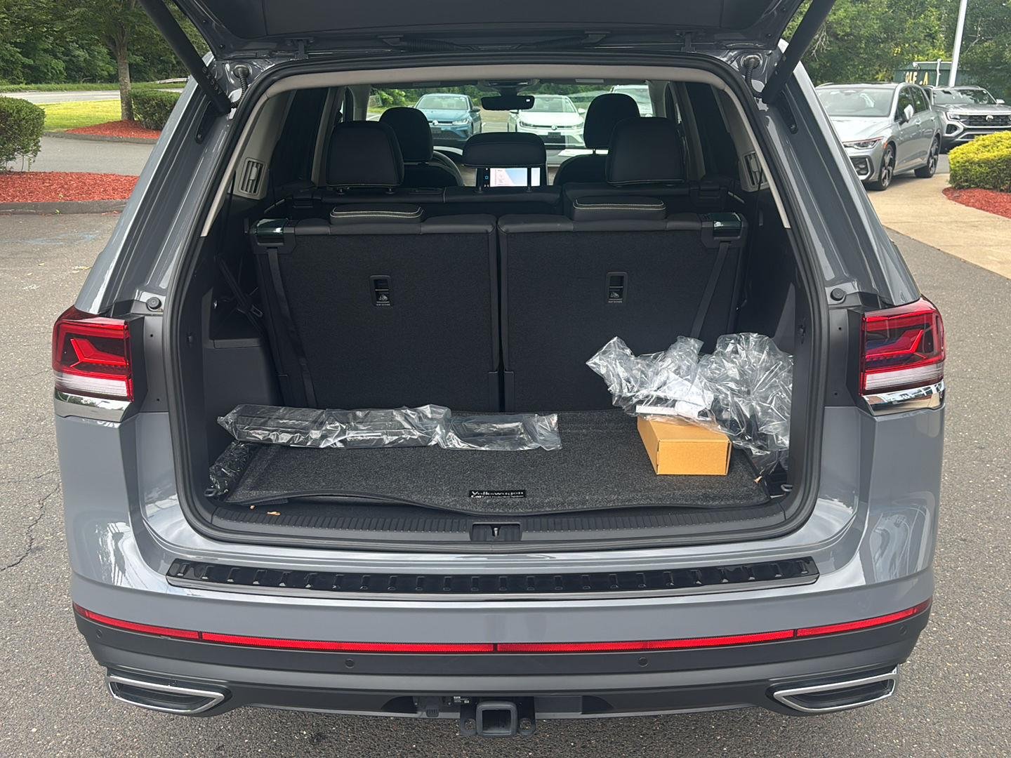 New 2026 Pure Gray Volkswagen 2.0T SE w/Technology image 13