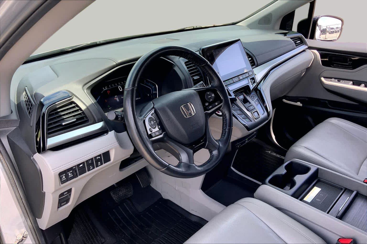 Used 2020 Lunar Silver Metallic Honda Elite image 17