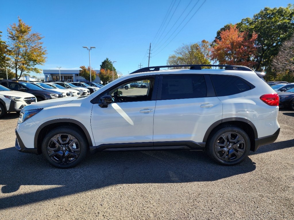 Used 2025 Crystal White Pearl Subaru Onyx Edition Touring image 9