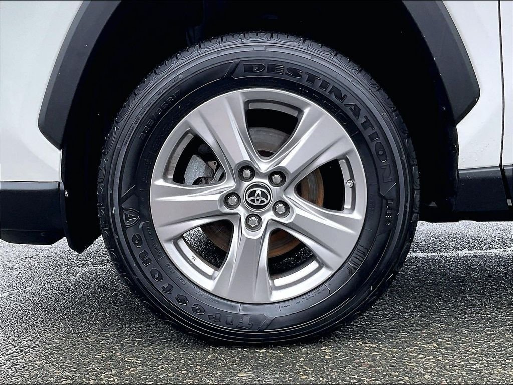 Used 2022 White Toyota LE image 7