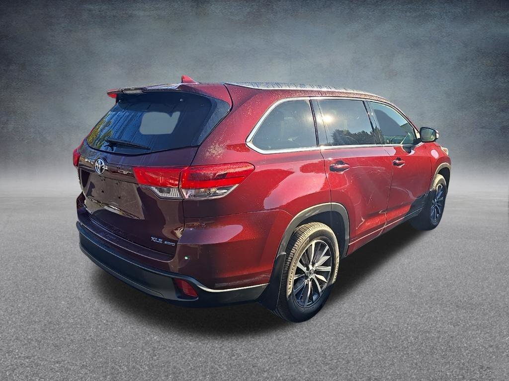Used 2018 Ooh La La Rouge Mica Toyota XLE image 9