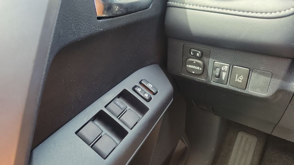 2017 Toyota RAV4 XLE - Photo 20