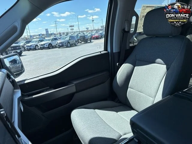New 2025 Oxford White Ford XLT image 21