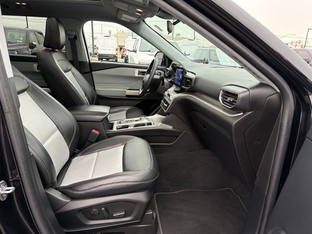 Certified Used 2022 Black Metallic Ford XLT image 24