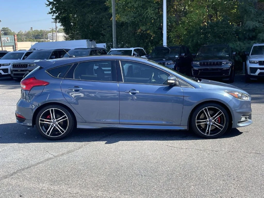 Used 2018 Blue Ford ST image 9