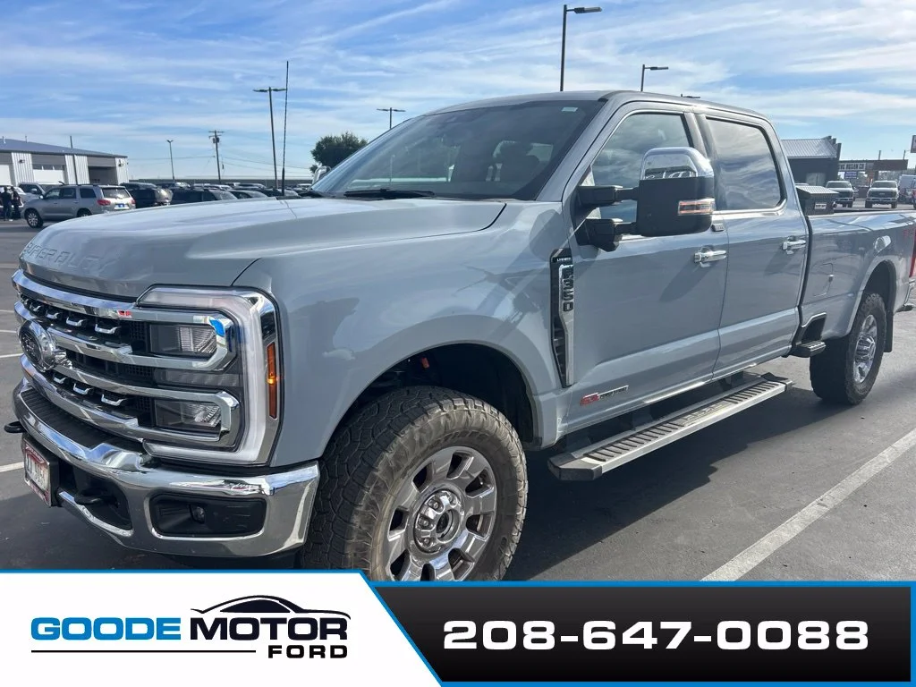 Used 2025 Gray Metallic Ford Lariat image 1